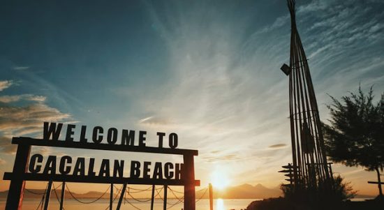 pantai cacalan banyuwangi pantai cacalan