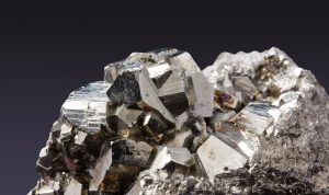 MINERAL PEMBENTUK BATUAN MINERAL PEMBENTUK BATUAN