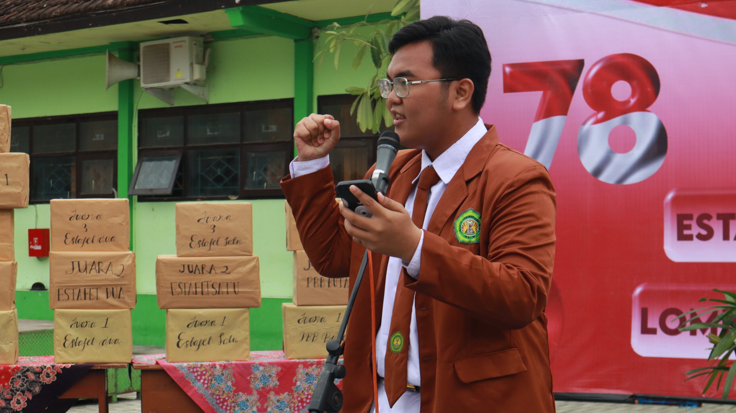 lomba orasi kemerdekaan untuk memeriahkan 17 Agustusan photo by MAN 2 Banyuwangi lomba 17 Agustusan yang seru dan menarik
