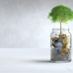 tree-grows-coin-glass-jar-with-copy-space