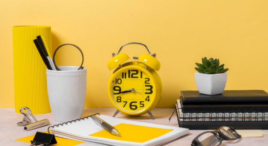 workspace-arrangement-with-clock